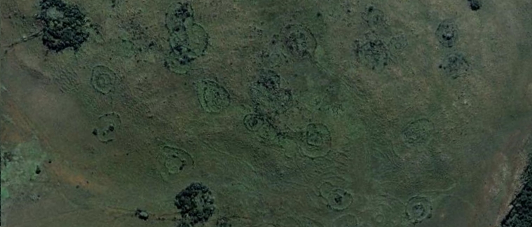 Google Earth beeld van enkele ruïnes